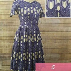 Small LulaRoe Amelia.